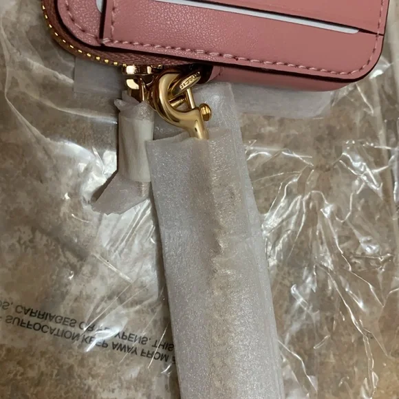 Coach zip card case with chain NWT PRICE FIRM - Picture 4 of 7